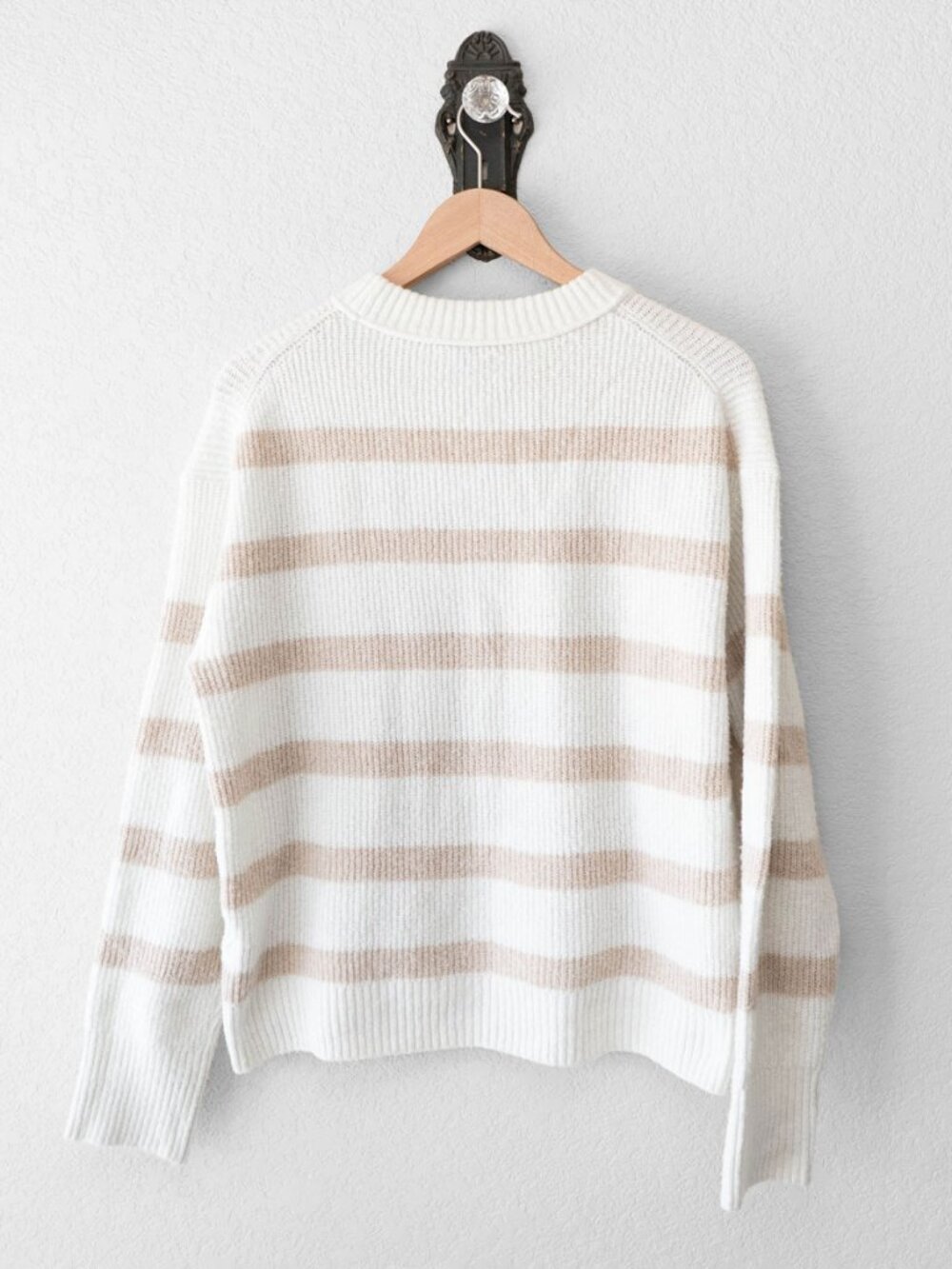 American Eagle Stripe Sweater Womens Medium Cream Tan Rib Knit Pullover Soft - Picture 10 of 14